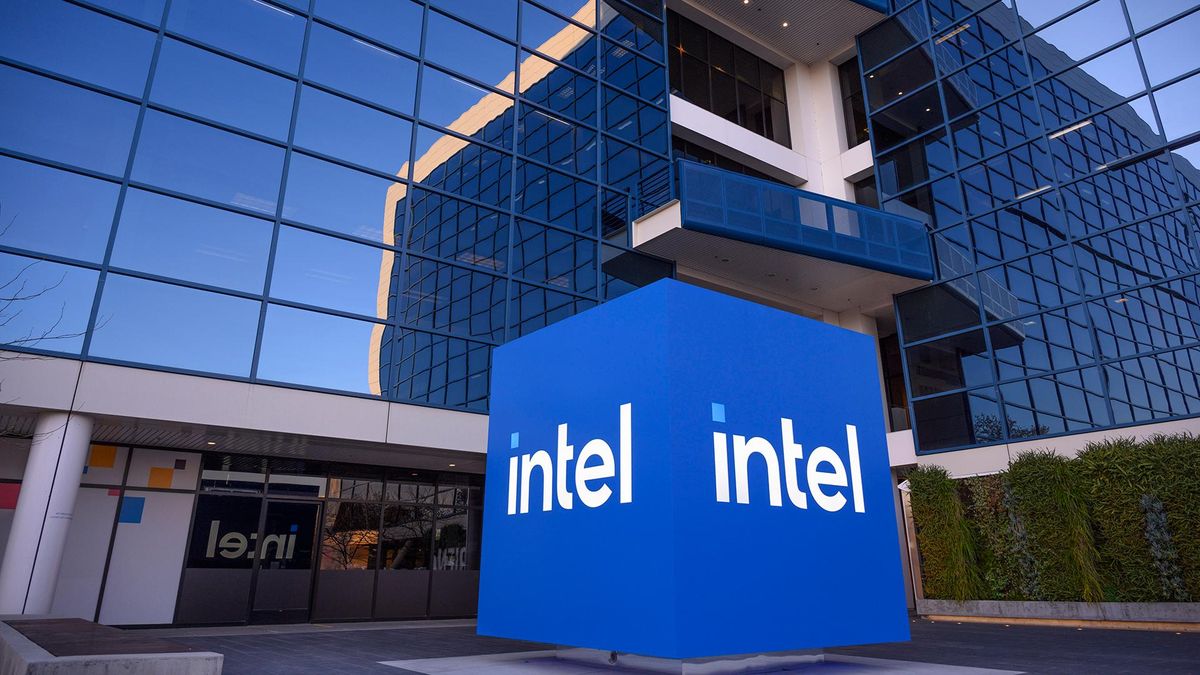 Intel's Turbulent Year in 2024: Profit Amidst Losses