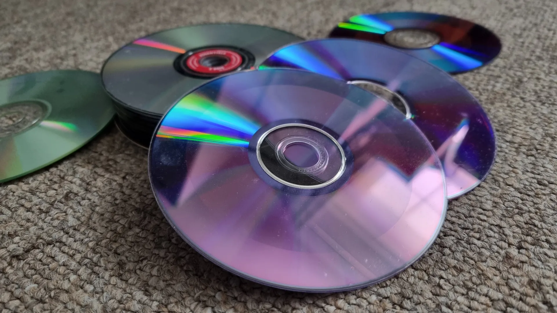 Warner Bros. to Replace Certain DVDs Affected by Disc Degradation, Not Guaranteeing Exact Titles