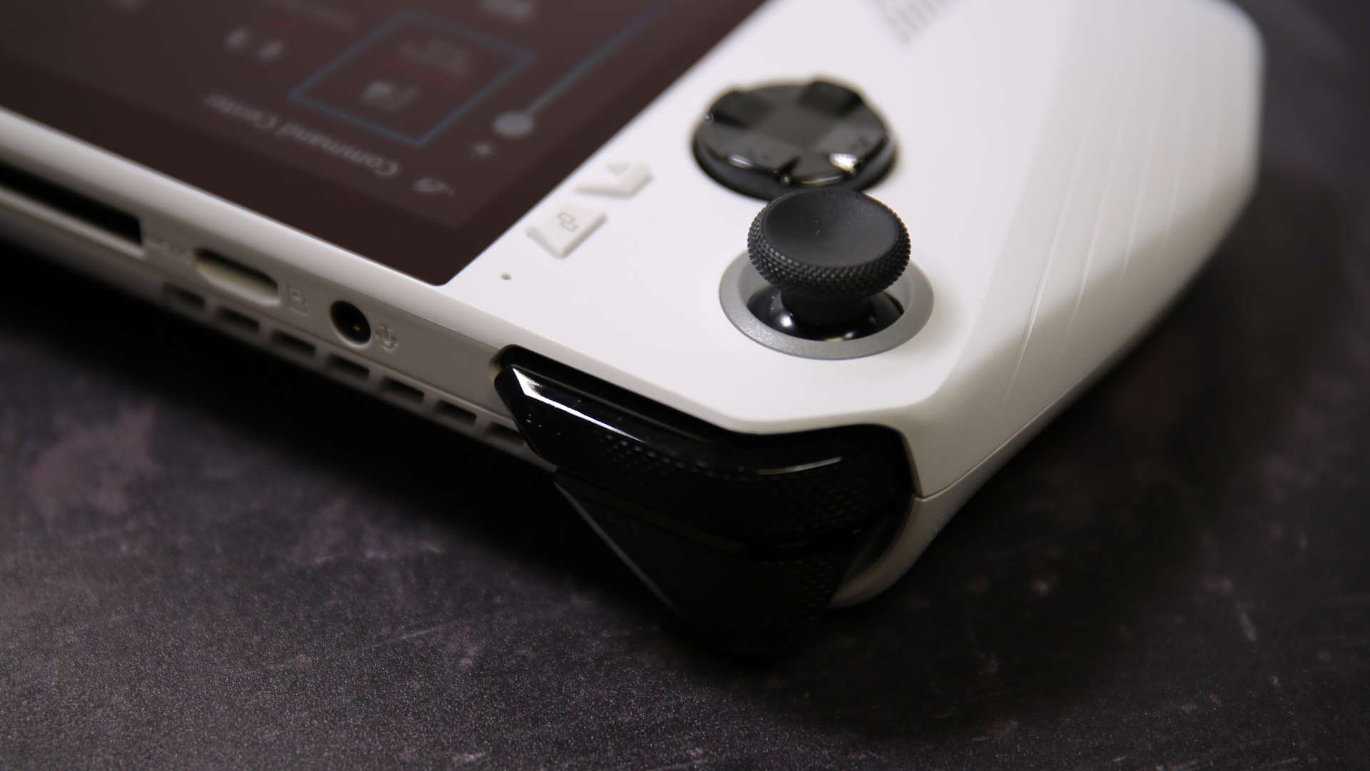 Intriguing Leaks Reveal Details of an Xbox-Brand Asus ROG Ally 2 Handheld