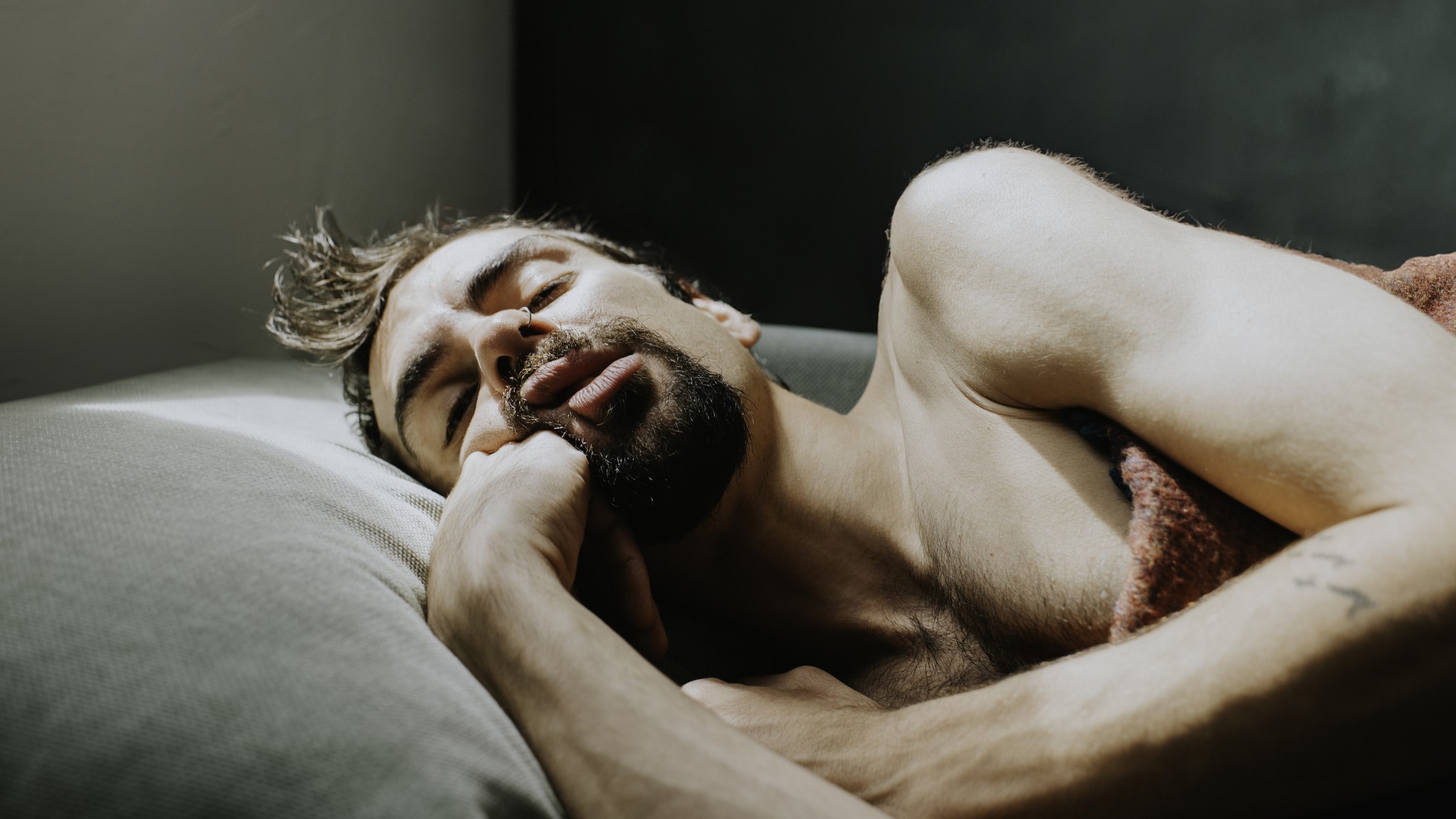 A Skyrim Player Discovers the Most Undemanding NPC: Just a Dude Who Sleeps All Day