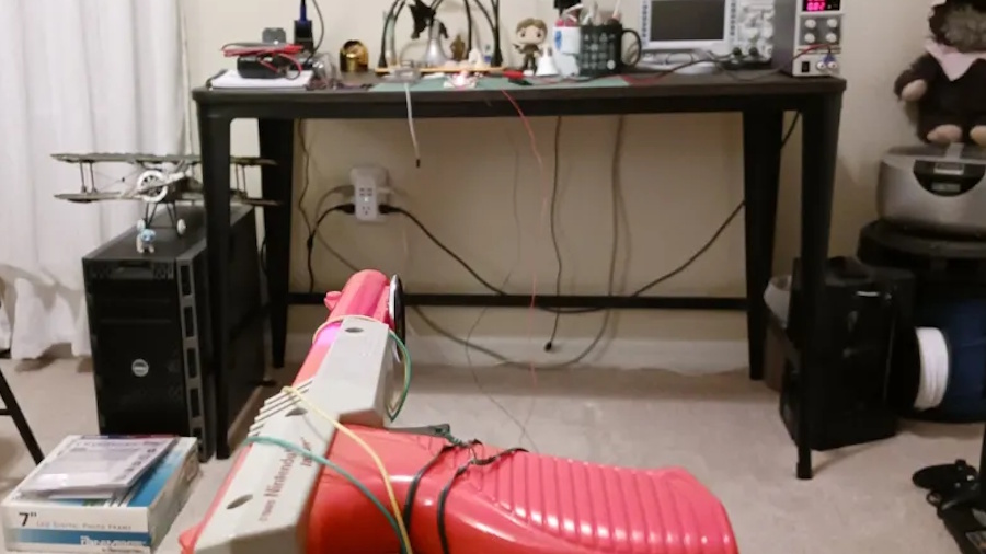 This Hacker Transforms an NES Zapper into a Wireless Phone