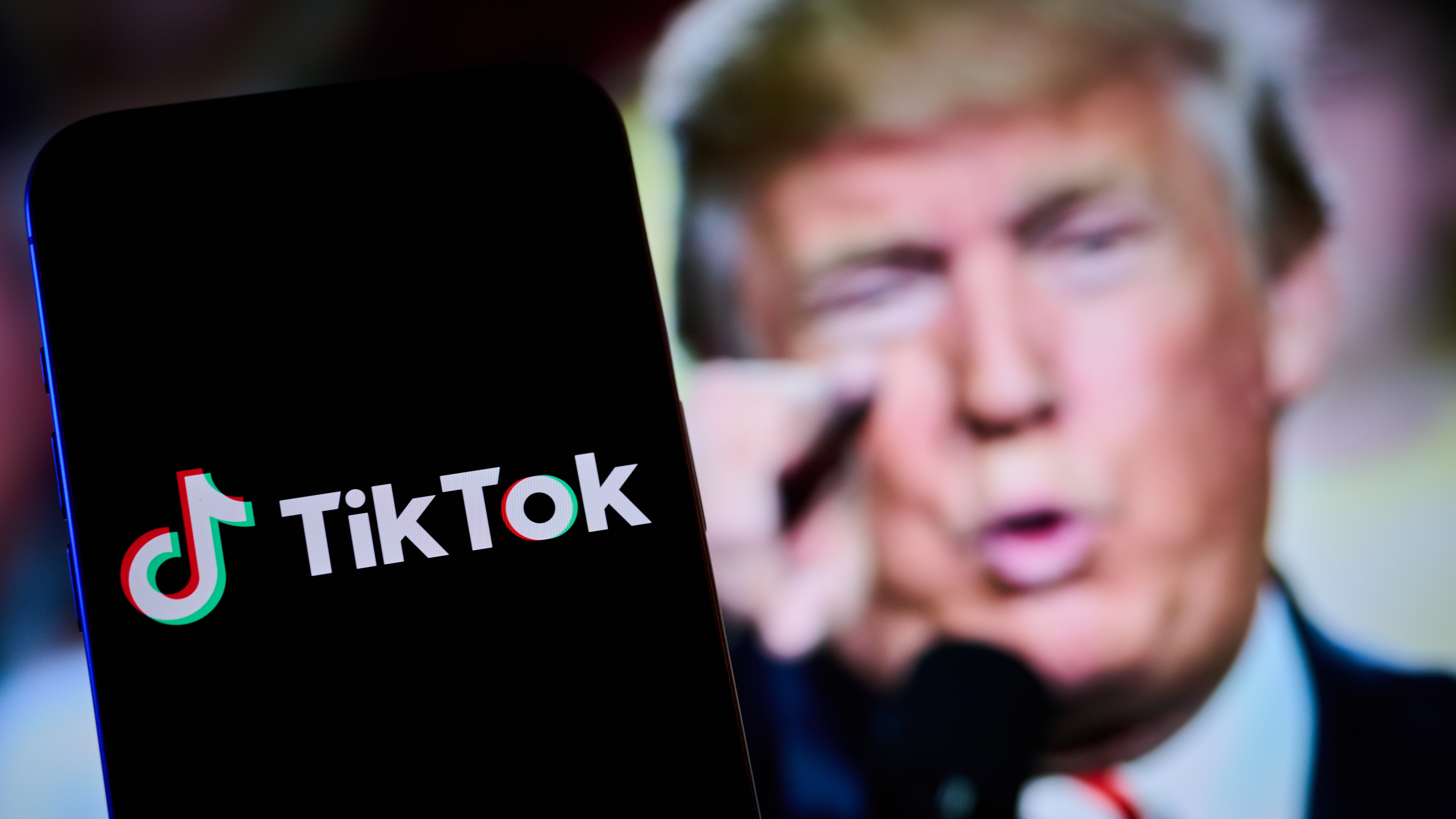 Trump Postpones TikTok Sale Deadline Again, Evoking a Sense of Political Repetition