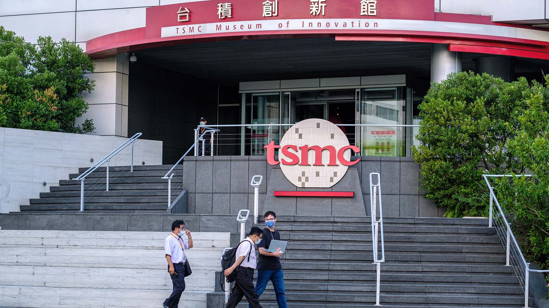 TSMC Achieves Unprecedented 70% Foundry Market Share with $30.24 Billion Revenue