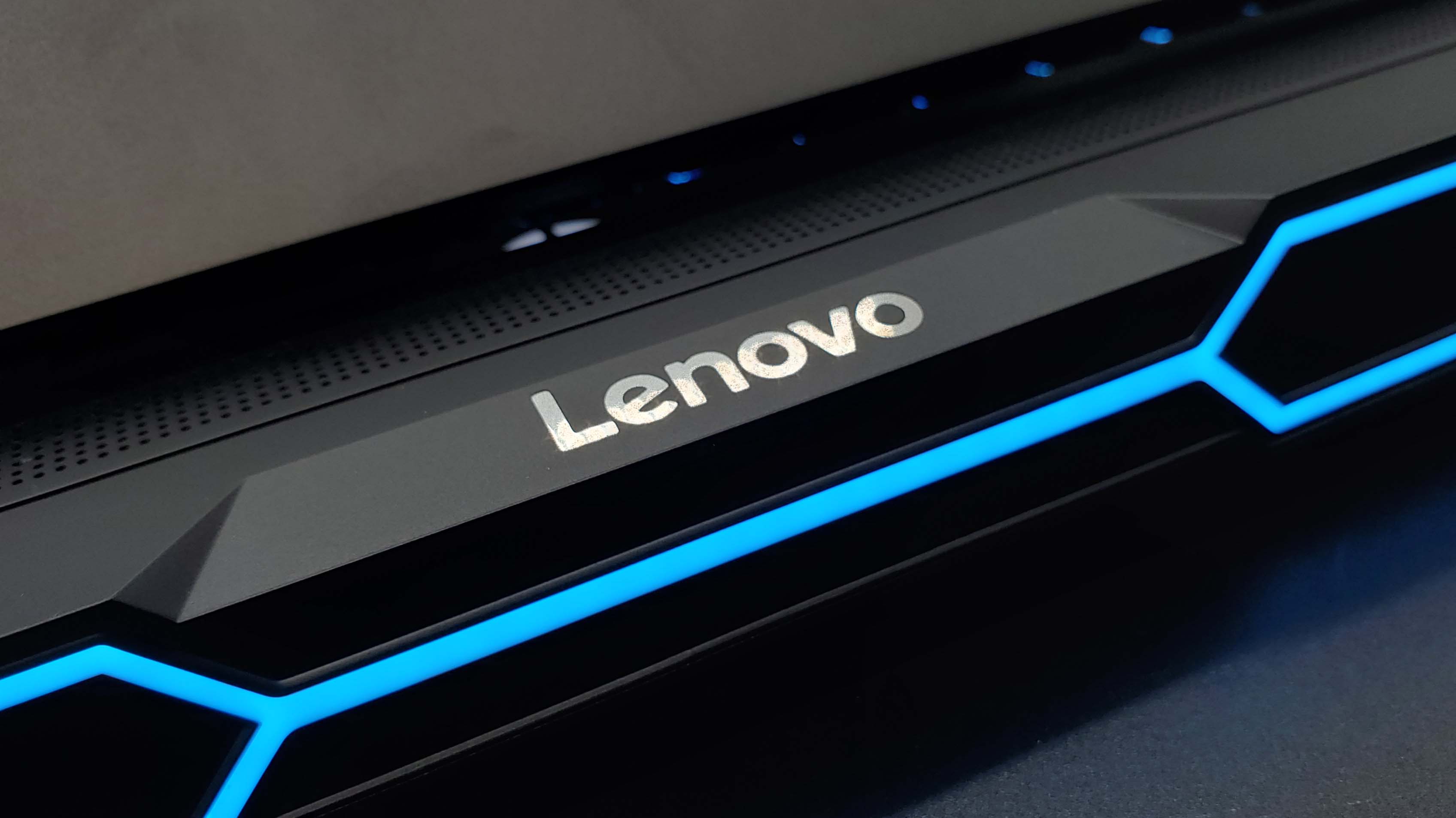 Lenovo's New Laptop Concept Showcases a Pivoting Screen Design