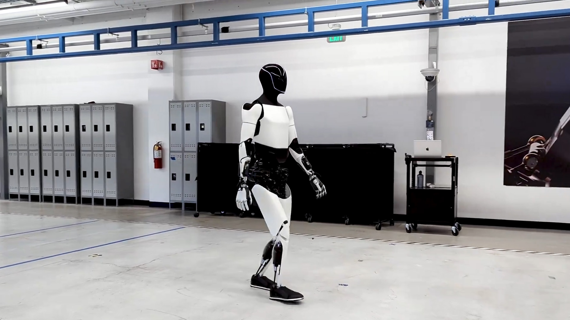 Elon Musk's $500,000 Robotics Venture Struggles Amid High Expectations