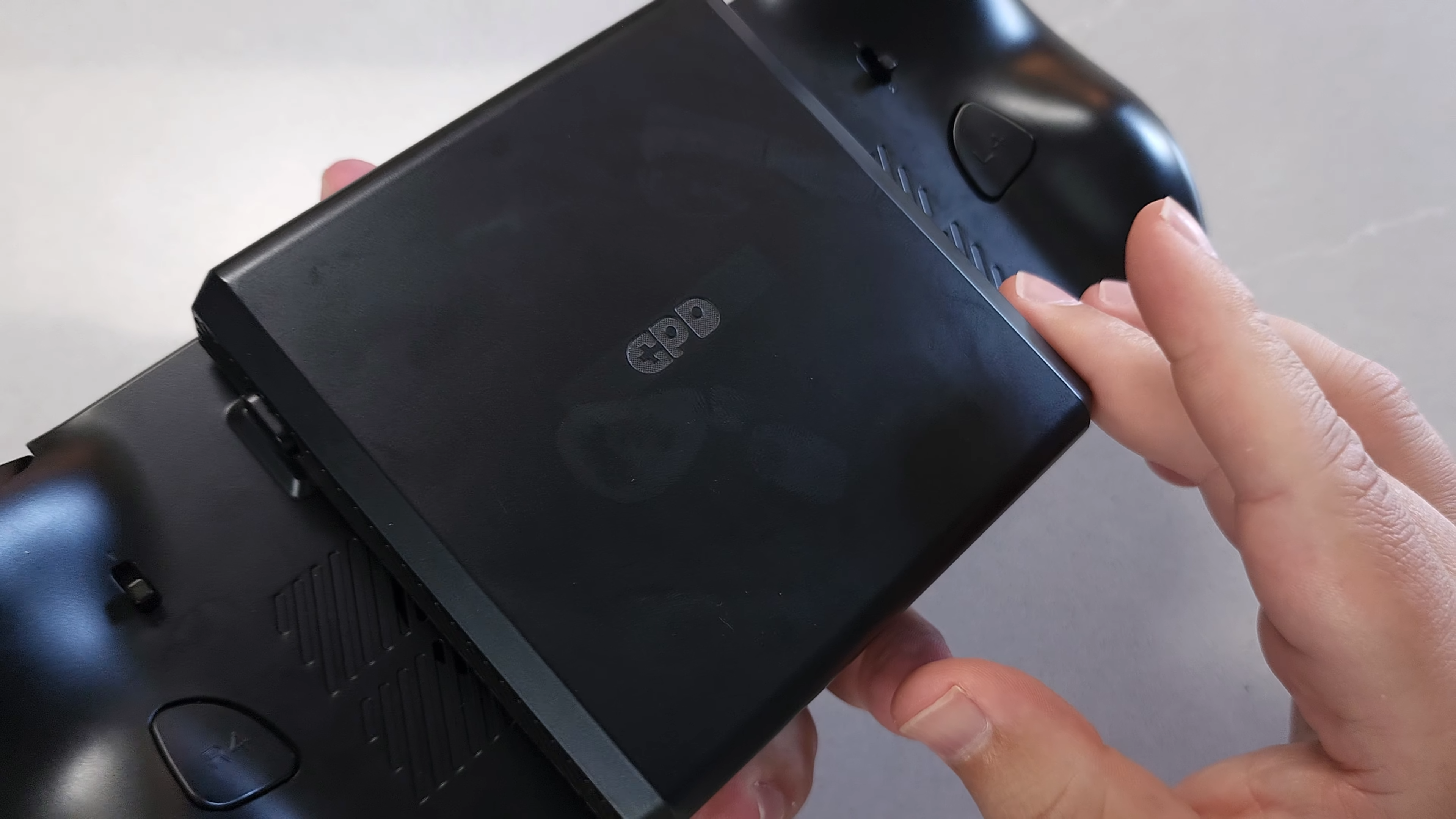 Testing of the GPD Strix Halo Handheld: A Pricey but Powerful Device