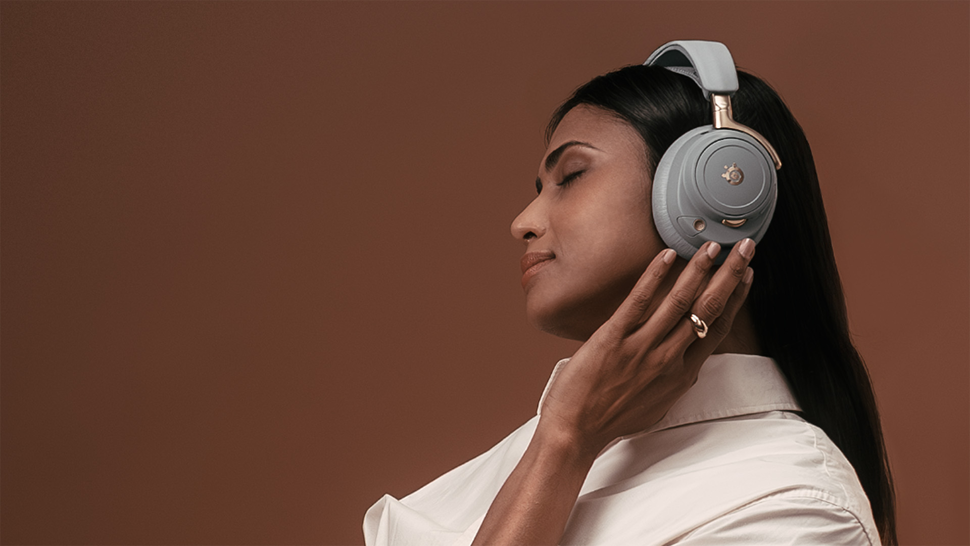 SteelSeries Launches High-End Wireless Gaming Headset with a High Price Tag