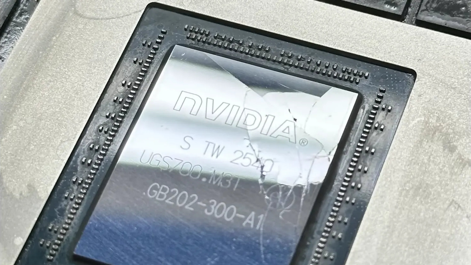 Top Overclocker Destroys $5,000 MSI RTX 5090 Lightning Z with Extreme Voltage