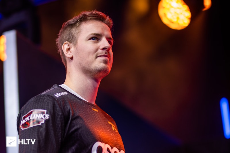 roeJ Bids Farewell to Competitive Play, Hoping to Motivate Future Generations in CS