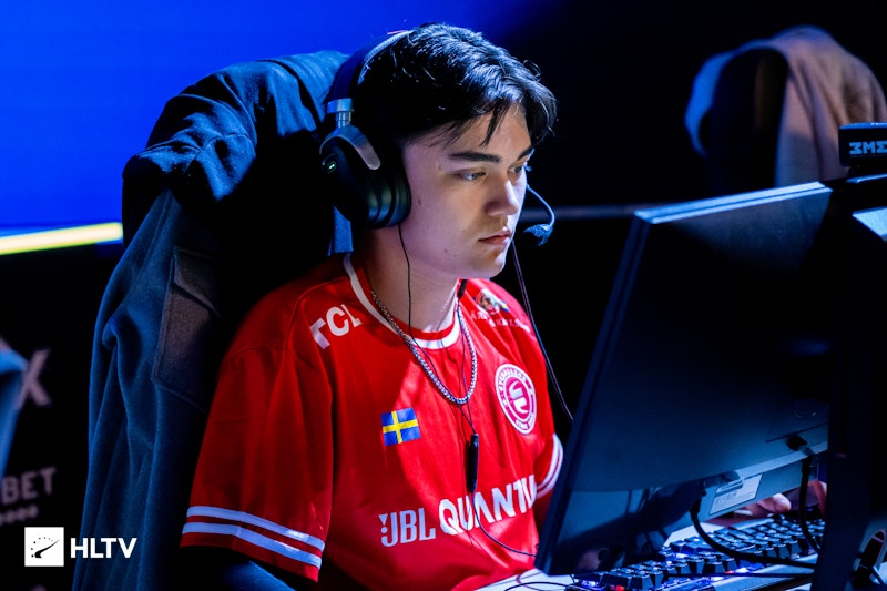 poiii Parts Ways with EYEBALLERS